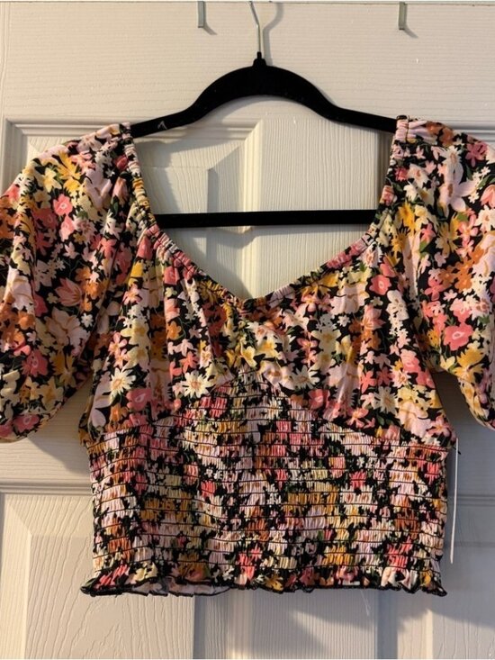 Tops - Floral off shoulder Smocked floral crop top NWT